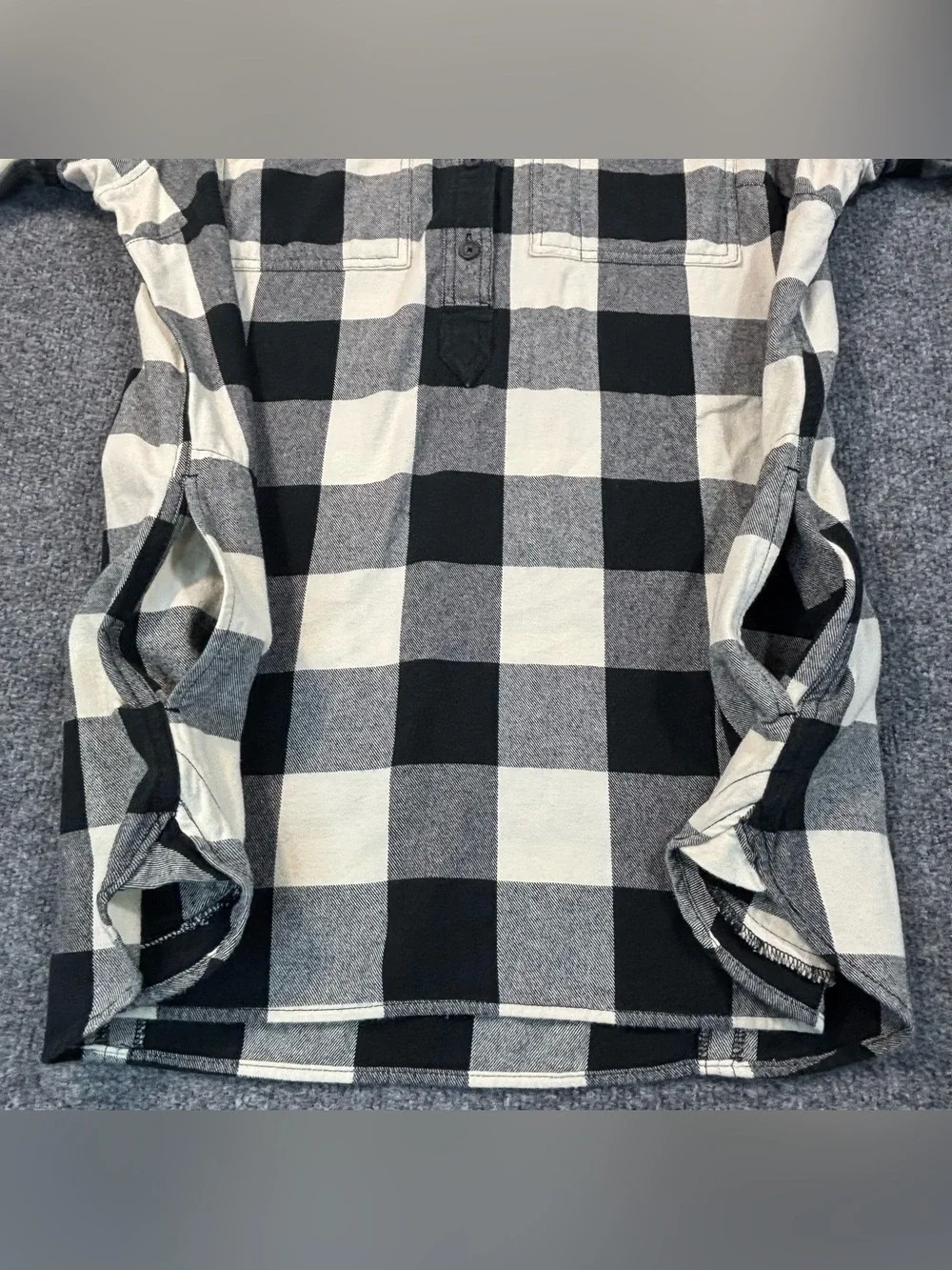 Duluth Trading Co Women L Flannel Shirt Shacket Plaid Black White Pockets Tunic